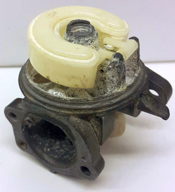 Briggs and Stratton förgasare efter användning av blyfri 95