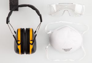Skyddsset i 3 delar – hörselskydd, skyddsglasögon och mask